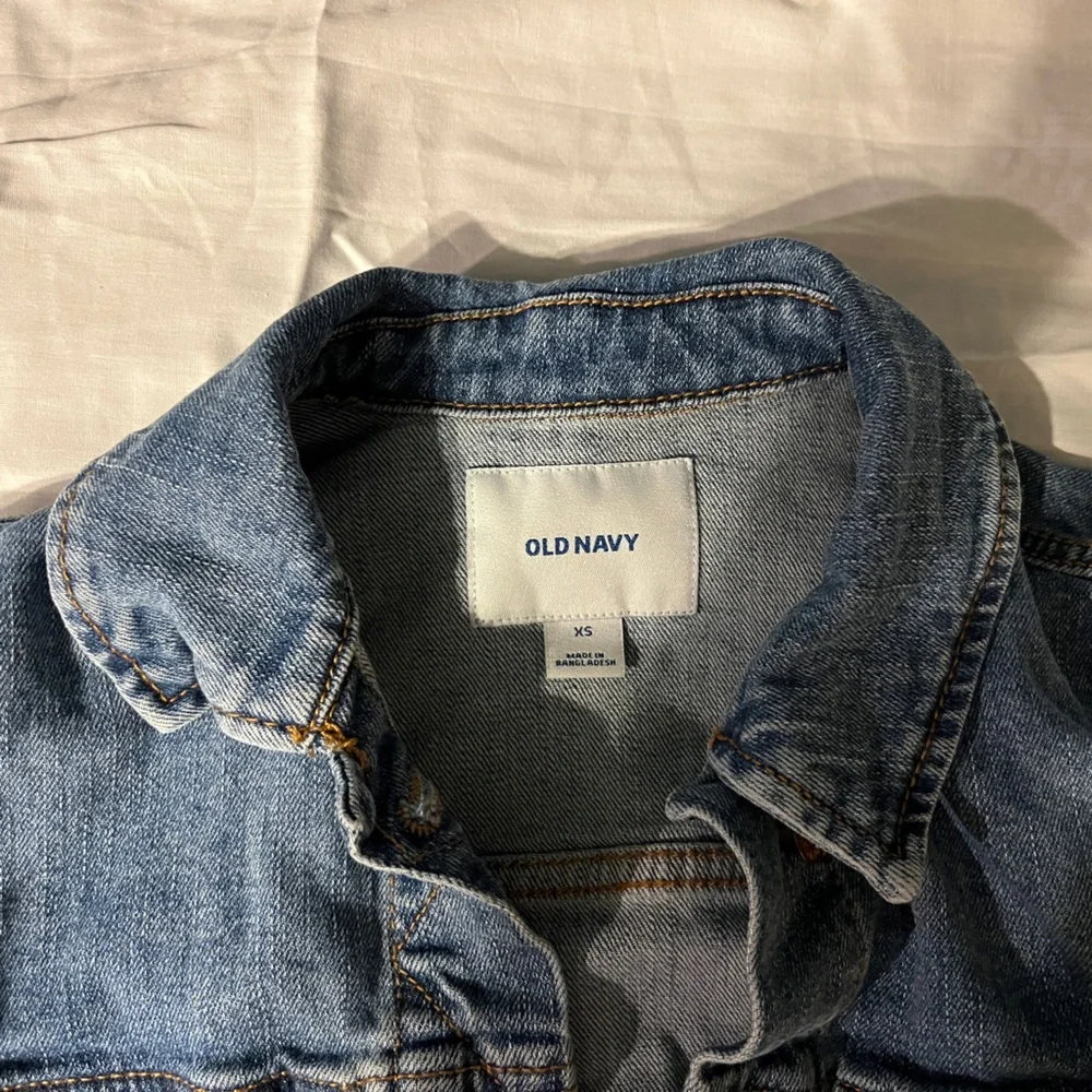 Old Navy Classic Denim Jacket, Size XS - Picture 4 of 16